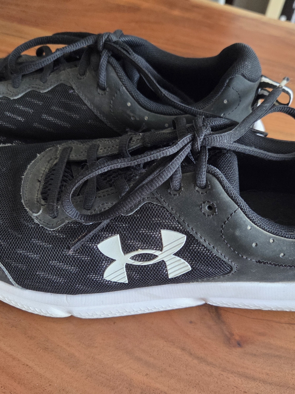 Under Armour Black Athletic Sneakers - Lightweight Comfort SIZE 9.